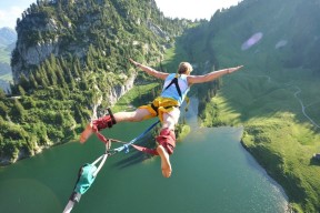 中国足球国家队与高校科研团队开展合作，中国足协校园足球